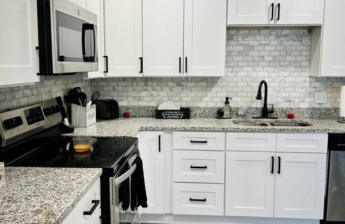 Brandon Casa | Welcome to Mindelo Oasis, your Florida pool house vacation home!