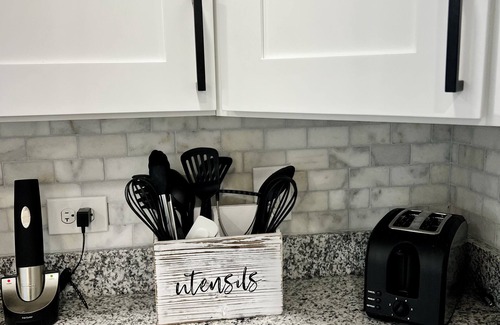 Brandon Casa | Welcome to Mindelo Oasis, your Florida pool house vacation home!