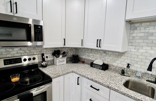 Brandon Casa | Welcome to Mindelo Oasis, your Florida pool house vacation home!