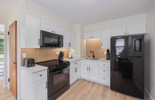 Des Moines Casa | Welcome to Momo's Place. Charming 3 Bedroom, 1Bathroom with Modern Upgrades