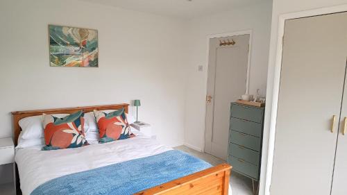 Reading Casa | Welcome to No 2 - modern comfortable stay
