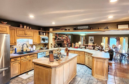 Royal Casa | Welcome to Old Bear Creek