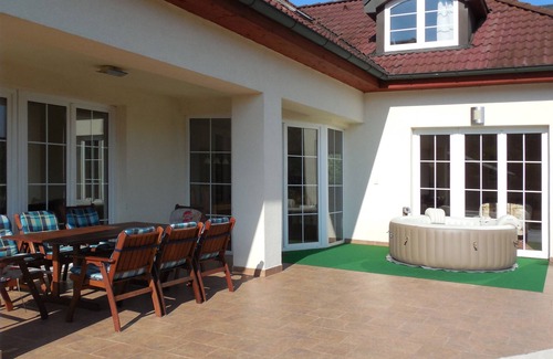 Plana nad Luznici Villa | Bienvenido a nuestra casa de vacaciones de lujo Vila Plana nad Luznici.