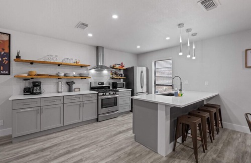 Egger Acres Casa | Welcome to our 5 Bedroom Home. 10 mins to Kalahari
