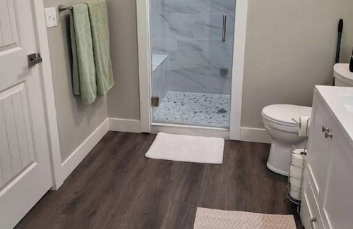 Coalville Apartamento | Welcome to our beautiful "EVERYTHING BRAND-NEW" basement apartment.