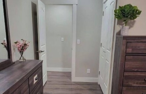 Coalville Apartamento | Welcome to our beautiful "EVERYTHING BRAND-NEW" basement apartment.