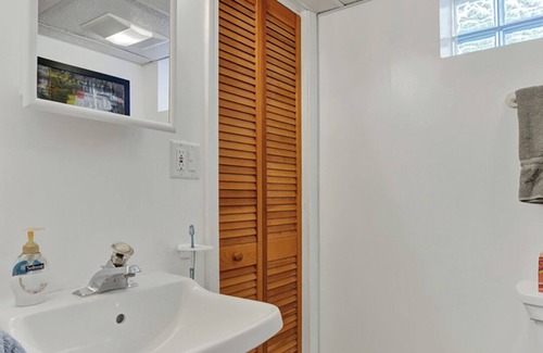 La Grange Park Casa | Welcome to our charming home!