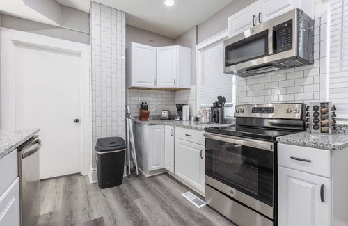 Northeast Kansas City Casa | Welcome to our charming and cozy home in the heart of Kansas City