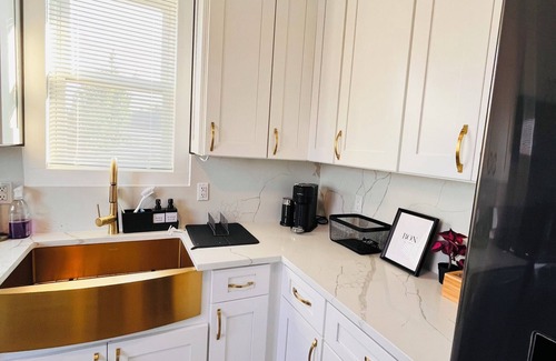 Bayonne Apartamento | Welcome to our charming 2-bedroom, 1-bathroom apartment in Bayonne, NJ near NYC