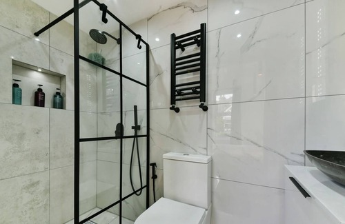 Southfield Apartamento | Welcome to our chiswick 2-bedroom, 3-bathroom property in west london