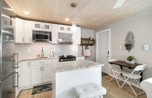 Ridge Wood Heights Cabaña | Welcome to our cottages 1 mile from the Gorgeous White Siesta Key Beach