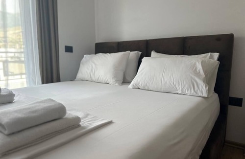 Himare Apartamento | Welcome to our cozy 1 bedroom apartment with both city and sea view