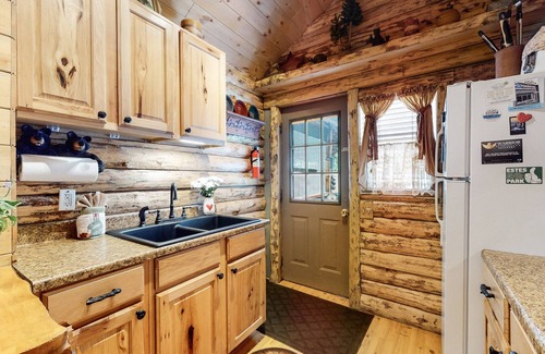 Drake Cabina | Welcome to our getaway at Annie's Mountain Retreat!