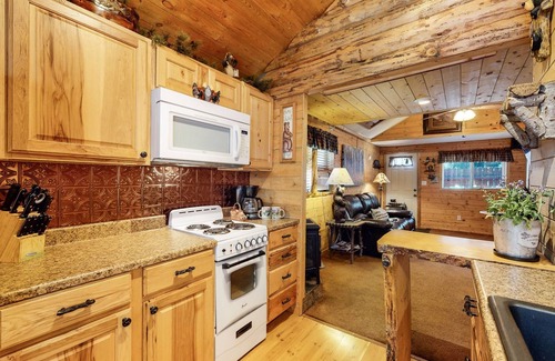 Drake Cabina | Welcome to our getaway at Annie's Mountain Retreat!