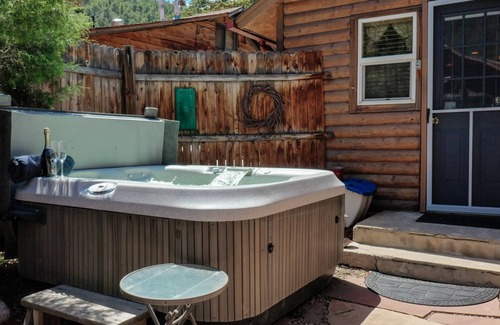 Drake Cabina | Welcome to our getaway at Annie's Mountain Retreat!