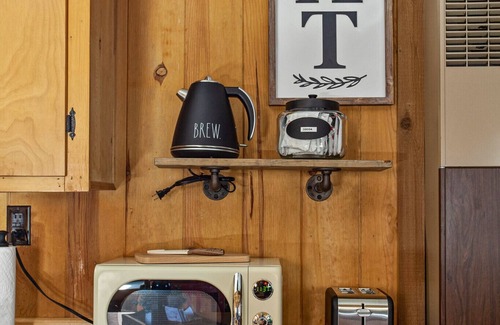 Sugarloaf Cabina | Welcome to our Kozy Cottage. Special Little Gem next to trails...