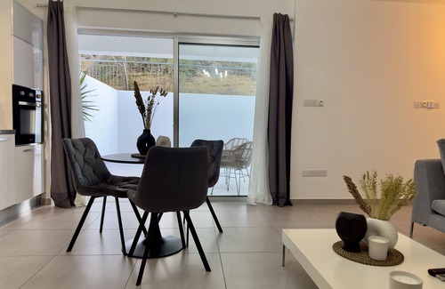 Aglantzia Apartamento | Welcome to Our Luxurious 1-bedroom Private Residence With a Special Patio