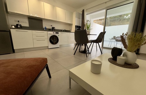 Aglantzia Apartamento | Welcome to Our Luxurious 1-bedroom Private Residence With a Special Patio