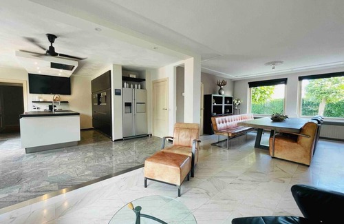 Municipality of Tilburg Villa | Bienvenido a nuestro moderno bungalow, perfecto para una estancia relajante para hasta seis personas