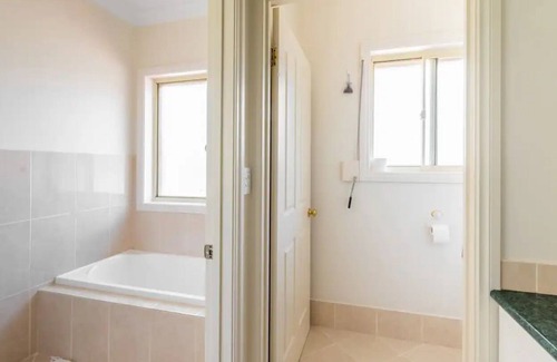 Highbury Casa | Welcome to our stunning 4BR property in the beautiful suburb of Highbury, SA.
