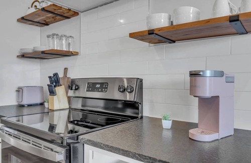 Urbandale Nations Apartamento | Welcome to our stylish and spacious apartment near the Nations