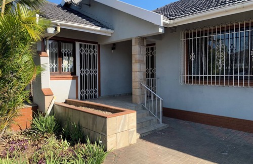 South Durban Casa | Welcome to Palm Haven on Sarnia, your urban retreat in the heart of Bellair.