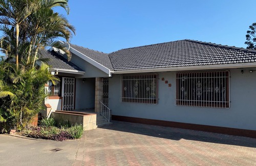 South Durban Casa | Welcome to Palm Haven on Sarnia, your urban retreat in the heart of Bellair.