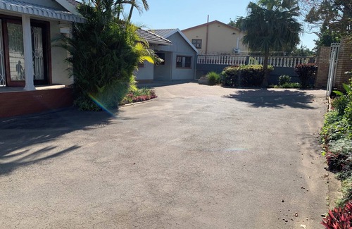 South Durban Casa | Welcome to Palm Haven on Sarnia, your urban retreat in the heart of Bellair.