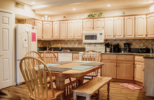 Sloans Valley Condominio | Welcome to Paradise by the Pool – Your Condo Getaway