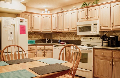 Sloans Valley Condominio | Welcome to Paradise by the Pool – Your Condo Getaway