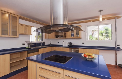 Arona Villa | ¡Bienvenido al paraiso! Ideal para familias múltiples, piscina privada, BBQ House, Wifi