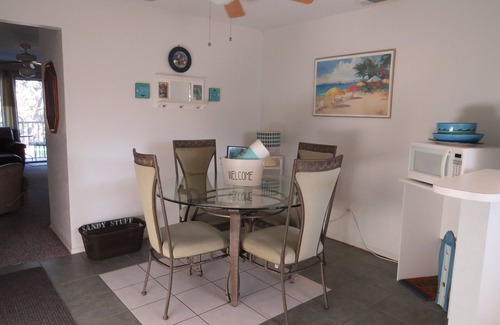 Cypress Lake Condominio | Bienvenido a GIN & TODDIC'S - SUR en Fort Myers, Florida