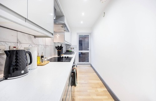 Hammersmith and Fulham Apartamento | Welcome to Plotseeker’s 3 Bedroom Apartment by River Thames