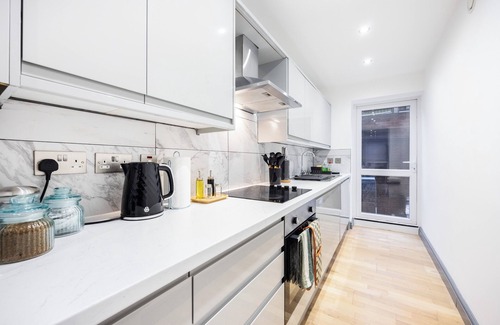 Hammersmith and Fulham Apartamento | Welcome to Plotseeker’s 3 Bedroom Apartment by River Thames