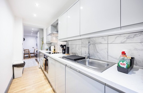 Hammersmith and Fulham Apartamento | Welcome to Plotseeker’s 3 Bedroom Apartment by River Thames