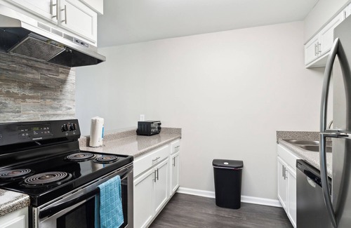 East Point Apartamento | Welcome to Properties by Preston, in College Park, GA