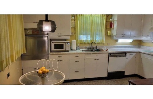 Indianapolis Casa | Welcome to Retro House! Take a trip back in time.