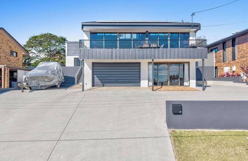 South Evans Head Casa | Welcome To Riverview Holiday Villa! Home Overlooking the Beautiful Evans River.