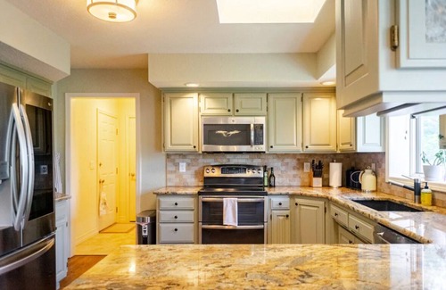 Beaver Shores Casa | Welcome to Samu's Lakeside Cabin, a nature lover's paradise!