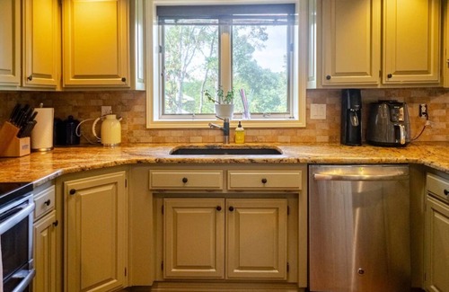 Beaver Shores Casa | Welcome to Samu's Lakeside Cabin, a nature lover's paradise!