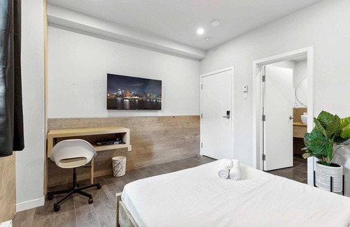 Quartier des Spectacles Hotel | Welcome to ''Sand & Stone Hotel'' Charming 1 bdrm