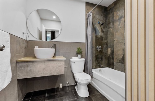 Quartier des Spectacles Hotel | Welcome to ''Sand & Stone Hotel'' Charming 1 bdrm