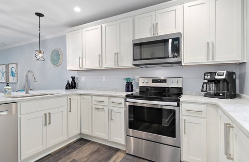 Bethany Beach Condominio | Caminar, andar en bicicleta, o traslado a la playa! Adosado recién actualizado con piscina y tenis