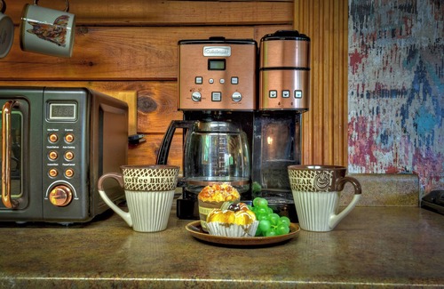 Walnut Mountain Cabina | Welcome to Starlight Mountain: Pet-friendly haven boasting stunning mountain views, hot tub, fire-table, pool table, and reliable WiFi