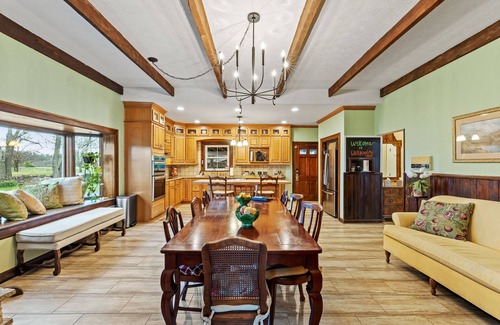 Frankfort Casa | Welcome to Stillmeadow Farm, a grand Georgian-style home nestled on 135 acres in Frankfort, KY