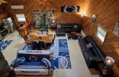 Bellefonte Cabina | Welcome to Taylor’s Woods: A Penn State-Themed Retreat!