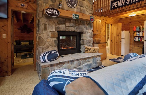 Bellefonte Cabina | Welcome to Taylor’s Woods: A Penn State-Themed Retreat!