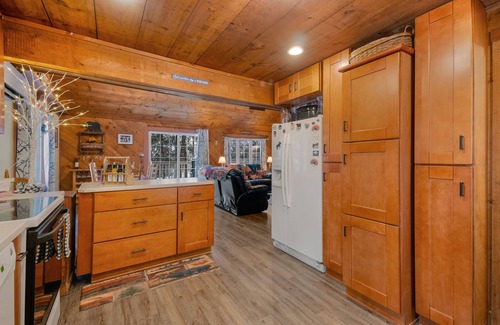 Bridgton Casa | Welcome to The Bear's Den! Dog friendly and 5 minutes to Pleasant Mountain!
