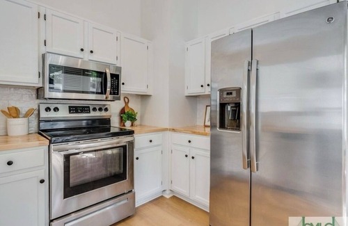 Savannah Casa | Welcome to the Butterfly Bungalow located in charming Isle of Hope, Savannah, GA