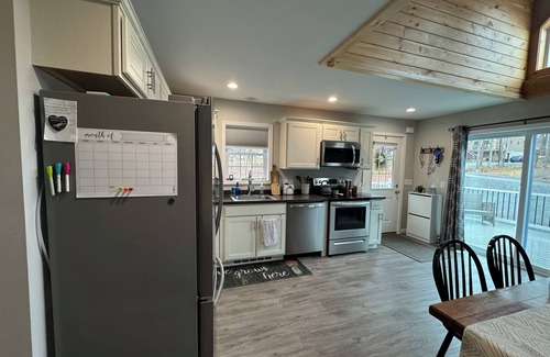 Wallenpaupauk Lake Estates Chalet De Esquí | Welcome to the charming Boathouse Chalet located near Lake Wallenpaupack in WLE